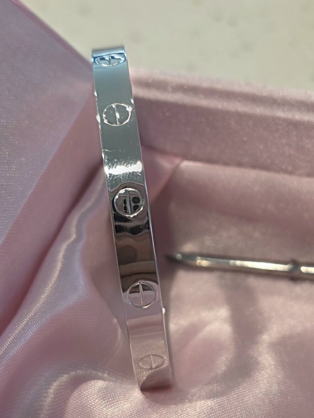 🟣🎶18K White Gold Love Bangle Bracelet🎶🟣